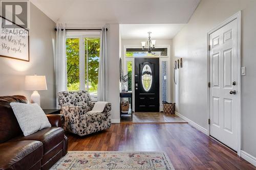 4 Creekview Place, Chatham, ON - Indoor Photo Showing Living Room