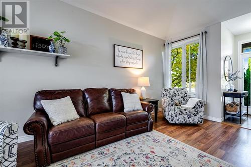 4 Creekview Place, Chatham, ON - Indoor Photo Showing Living Room