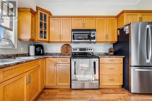 4 Creekview Place, Chatham, ON - Indoor Photo Showing Kitchen With Double Sink