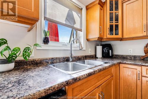 4 Creekview Place, Chatham, ON - Indoor Photo Showing Kitchen With Double Sink