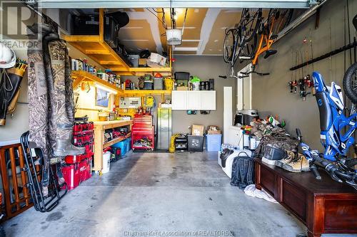 4 Creekview Place, Chatham, ON - Indoor Photo Showing Garage