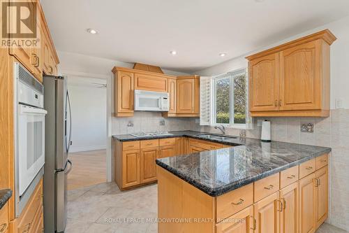 305 Ulric Crescent, Oakville, ON - Indoor Photo Showing Kitchen With Double Sink