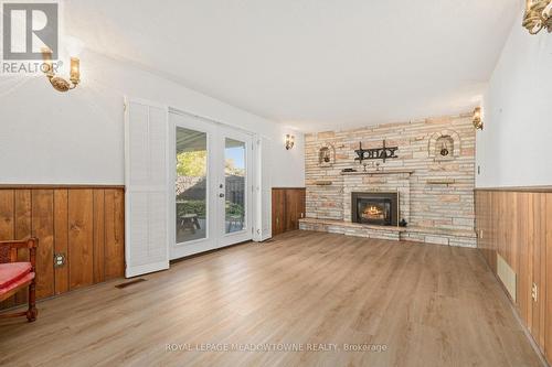 305 Ulric Crescent, Oakville, ON - Indoor Photo Showing Living Room With Fireplace