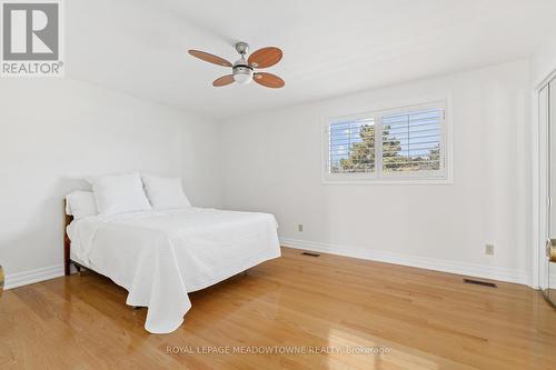 305 Ulric Crescent, Oakville, ON - Indoor Photo Showing Bedroom