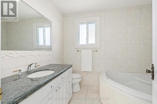 305 Ulric Crescent, Oakville, ON - Indoor Photo Showing Bathroom