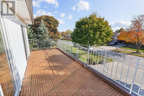 305 Ulric Crescent, Oakville, ON - Outdoor