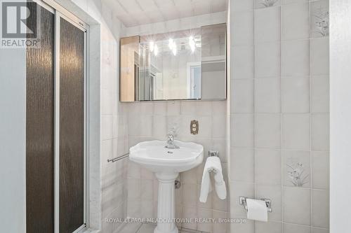 305 Ulric Crescent, Oakville, ON - Indoor Photo Showing Bathroom