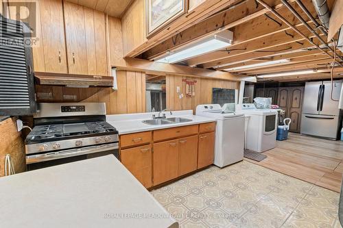 305 Ulric Crescent, Oakville, ON - Indoor Photo Showing Laundry Room