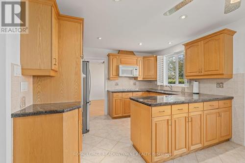 305 Ulric Crescent, Oakville, ON - Indoor Photo Showing Kitchen