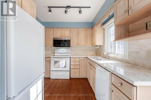 73 - 3025 Glencrest Road, Burlington, ON - Indoor Photo Showing Kitchen With Double Sink