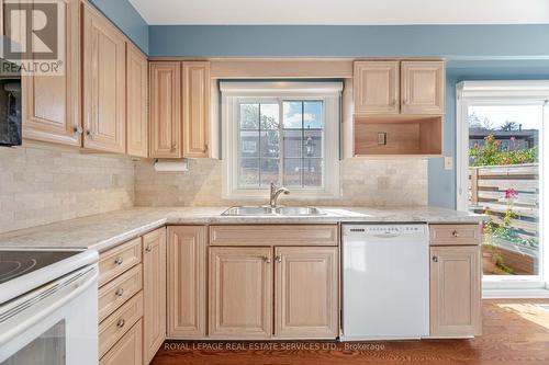 73 - 3025 Glencrest Road, Burlington, ON - Indoor Photo Showing Kitchen With Double Sink