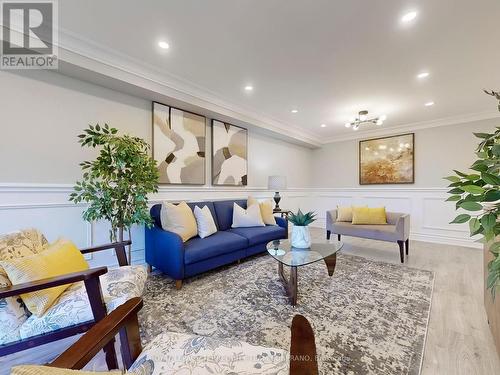 312 - 7 Townsgate Drive, Vaughan, ON - Indoor Photo Showing Living Room