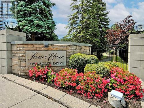 312 - 7 Townsgate Drive, Vaughan, ON - Outdoor