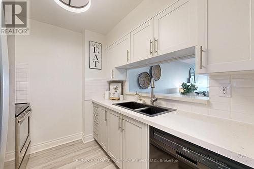 609 - 1665 Pickering Parkway, Pickering, ON - Indoor Photo Showing Kitchen With Double Sink