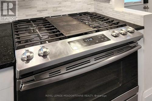 564 Pharmacy Avenue, Toronto, ON - Indoor Photo Showing Kitchen