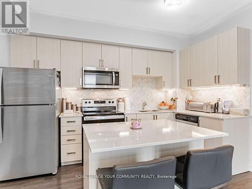 D704 - 5289 Highway 7, Vaughan, ON - Indoor Photo Showing Kitchen With Upgraded Kitchen