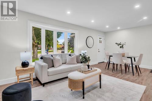 547 Philip Crescent, Cambridge, ON - Indoor Photo Showing Living Room