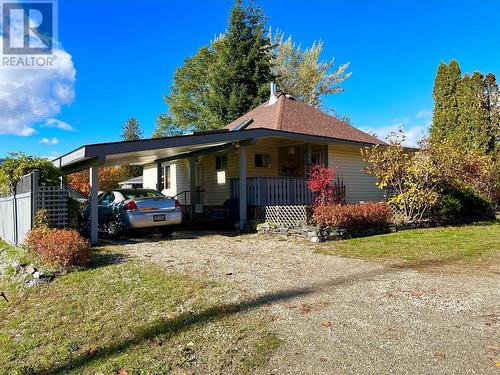 108 3Rd Avenue Nw, Nakusp, BC - Outdoor With Deck Patio Veranda