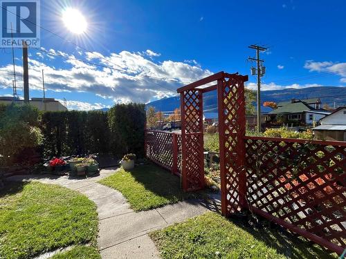 108 3Rd Avenue Nw, Nakusp, BC - Outdoor With View