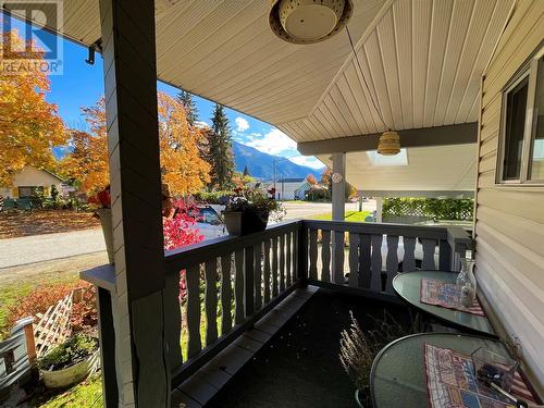 108 3Rd Avenue Nw, Nakusp, BC - Outdoor With Deck Patio Veranda With Exterior