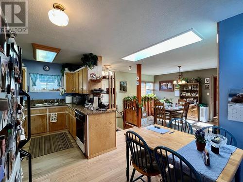 108 3Rd Avenue Nw, Nakusp, BC - Indoor