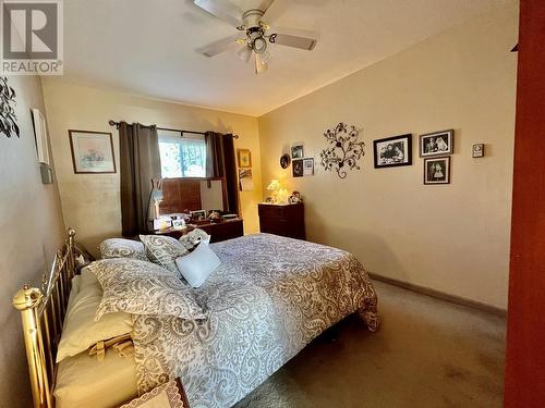 108 3Rd Avenue Nw, Nakusp, BC - Indoor Photo Showing Bedroom