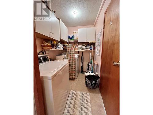 108 3Rd Avenue Nw, Nakusp, BC - Indoor Photo Showing Laundry Room