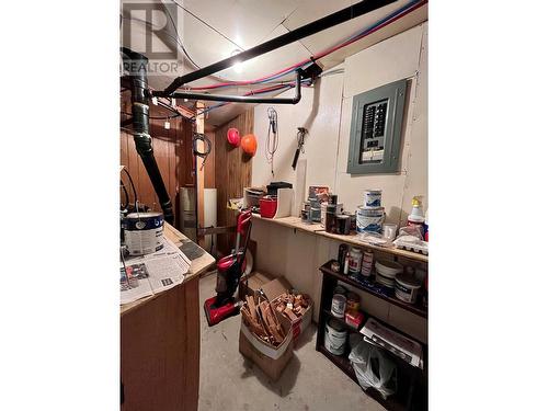 108 3Rd Avenue Nw, Nakusp, BC - Indoor Photo Showing Other Room