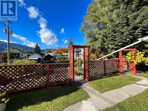 108 3Rd Avenue Nw, Nakusp, BC - Outdoor With Deck Patio Veranda