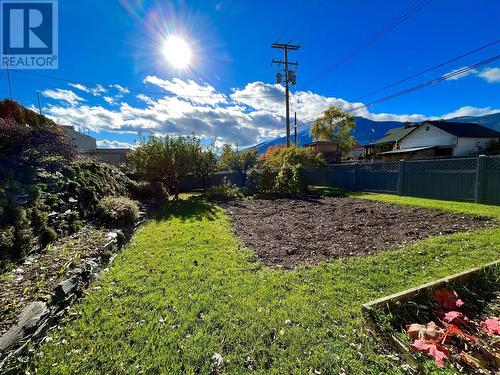 108 3Rd Avenue Nw, Nakusp, BC - Outdoor