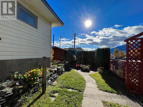 108 3Rd Avenue Nw, Nakusp, BC - Outdoor