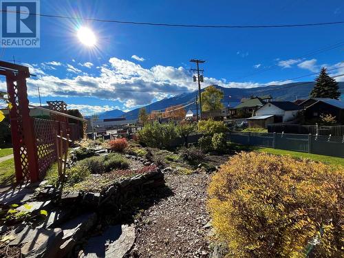 108 3Rd Avenue Nw, Nakusp, BC - Outdoor With View