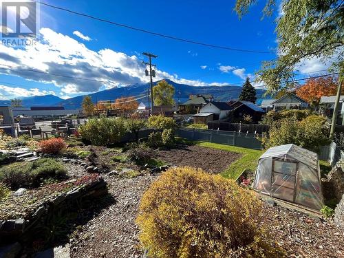 108 3Rd Avenue Nw, Nakusp, BC - Outdoor With View