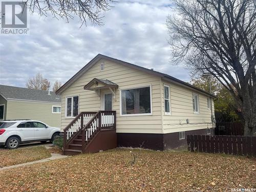 319 4Th Avenue W, Kindersley, SK - Outdoor