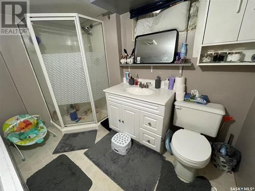 319 4Th Avenue W, Kindersley, SK - Indoor Photo Showing Bathroom