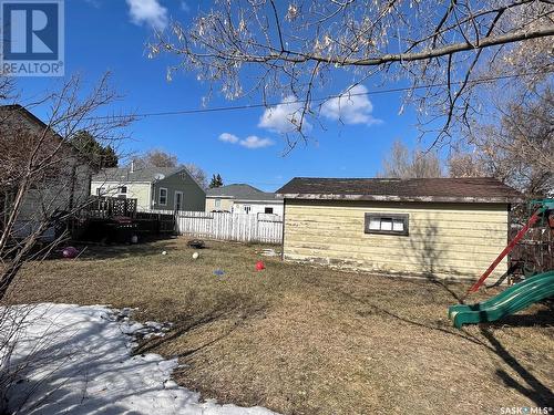 319 4Th Avenue W, Kindersley, SK - Outdoor