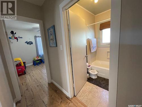 319 4Th Avenue W, Kindersley, SK - Indoor Photo Showing Bathroom