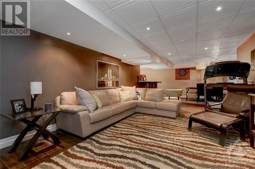 6646 Stillwood Drive, Ottawa, ON - Indoor Photo Showing Living Room