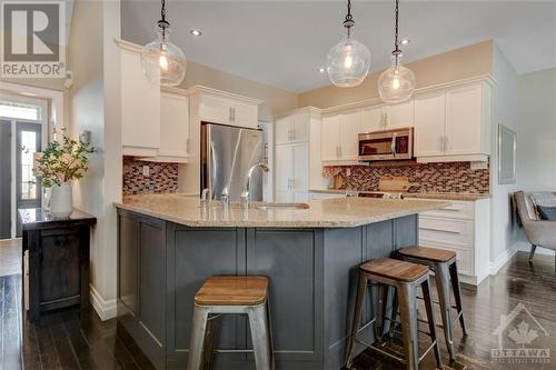 6646 Stillwood Drive, Ottawa, ON - Indoor Photo Showing Kitchen With Upgraded Kitchen