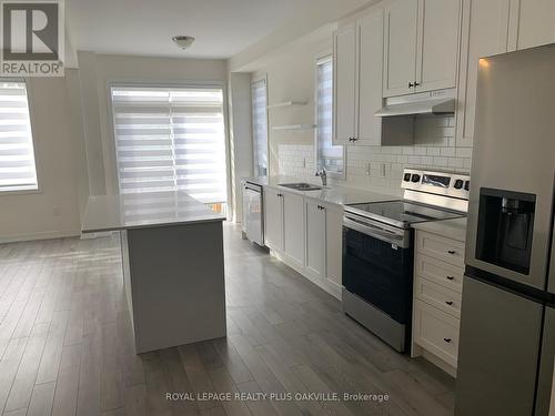 1430 Rose Way, Milton, ON - Indoor Photo Showing Kitchen