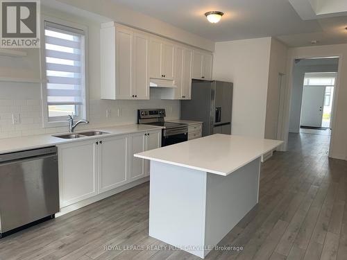 1430 Rose Way, Milton, ON - Indoor Photo Showing Kitchen With Double Sink