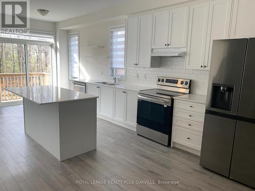 1430 Rose Way, Milton, ON - Indoor Photo Showing Kitchen