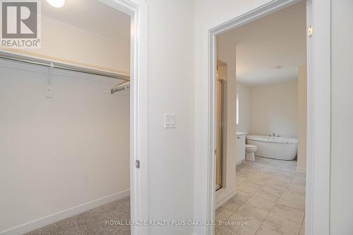 1430 Rose Way, Milton, ON - Indoor Photo Showing Bathroom