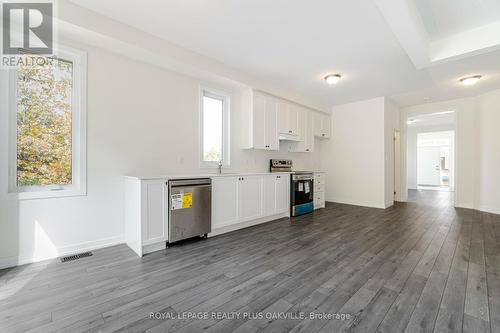 1430 Rose Way, Milton, ON - Indoor Photo Showing Kitchen