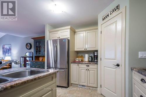 5 Cobblestone Street, Belleville, ON - Indoor Photo Showing Kitchen