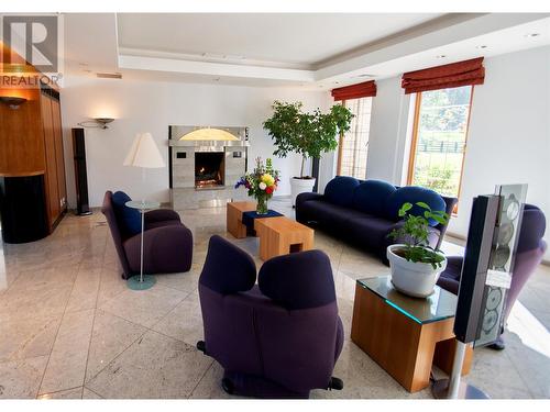 8285 Olson Road, Ta Ta Creek, BC - Indoor Photo Showing Living Room