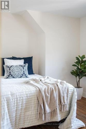 34 Lewis Street, Belleville, ON - Indoor Photo Showing Bedroom