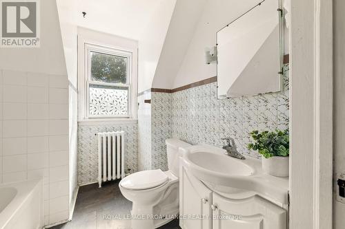 34 Lewis Street, Belleville, ON - Indoor Photo Showing Bathroom