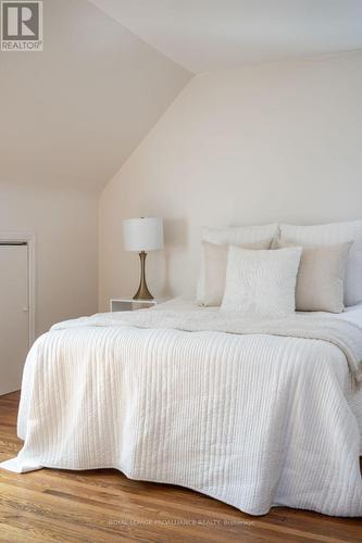 34 Lewis Street, Belleville, ON - Indoor Photo Showing Bedroom