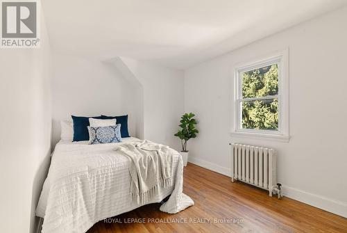 34 Lewis Street, Belleville, ON - Indoor Photo Showing Living Room